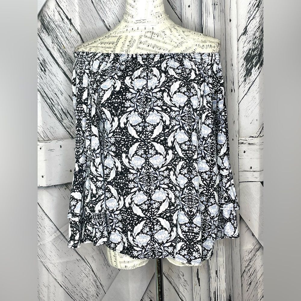 Solitaire Off the Shoulder Ruffle Sleeve Top Floral M